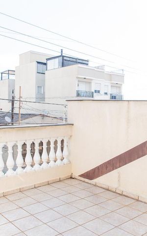 Casa à venda com 220m², 5 quartos e 3 vagas Casa à venda com 220m², 5 quartos e 3 vagasVaranda da Sala
