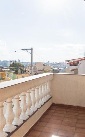 Casa à venda com 220m², 5 quartos e 3 vagas Casa à venda com 220m², 5 quartos e 3 vagasVaranda da Suíte