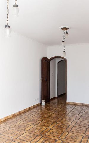 Casa à venda com 220m², 5 quartos e 3 vagas Casa à venda com 220m², 5 quartos e 3 vagasSala