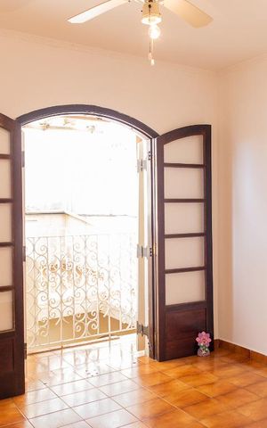 Casa à venda com 220m², 5 quartos e 3 vagas Casa à venda com 220m², 5 quartos e 3 vagasQuarto 3