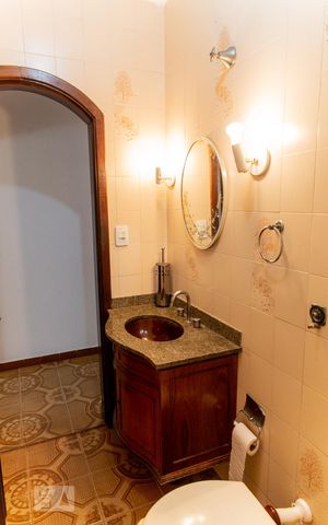 Casa à venda com 220m², 5 quartos e 3 vagas Casa à venda com 220m², 5 quartos e 3 vagasBanheiro 2