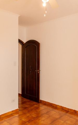 Casa à venda com 220m², 5 quartos e 3 vagas Casa à venda com 220m², 5 quartos e 3 vagasQuarto 3