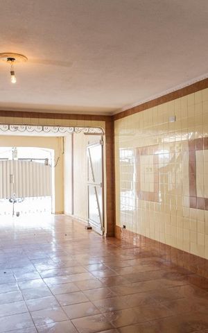 Casa à venda com 220m², 5 quartos e 3 vagas Casa à venda com 220m², 5 quartos e 3 vagasGaragem