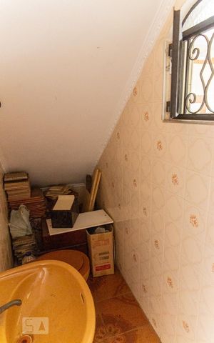 Casa à venda com 220m², 5 quartos e 3 vagas Casa à venda com 220m², 5 quartos e 3 vagasBanheiro externo