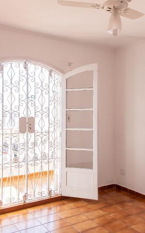 Casa à venda com 220m², 5 quartos e 3 vagas Casa à venda com 220m², 5 quartos e 3 vagasSuíte