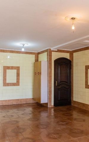 Casa à venda com 220m², 5 quartos e 3 vagas Casa à venda com 220m², 5 quartos e 3 vagasGaragem