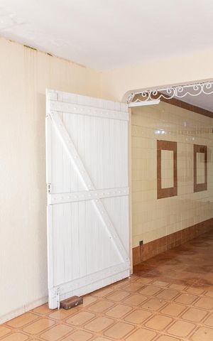 Casa à venda com 220m², 5 quartos e 3 vagas Casa à venda com 220m², 5 quartos e 3 vagasGaragem