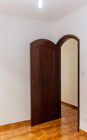 Casa à venda com 220m², 5 quartos e 3 vagas Casa à venda com 220m², 5 quartos e 3 vagasQuarto 2