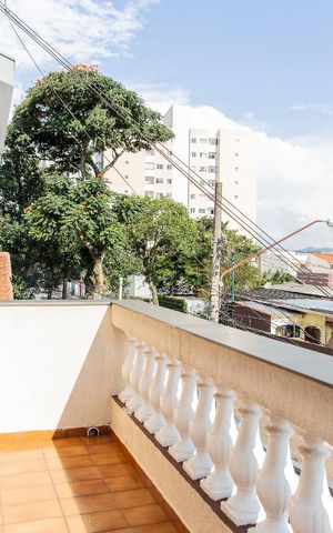 Casa à venda com 220m², 5 quartos e 3 vagas Casa à venda com 220m², 5 quartos e 3 vagasVaranda da Suíte