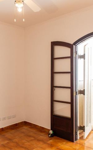 Casa à venda com 220m², 5 quartos e 3 vagas Casa à venda com 220m², 5 quartos e 3 vagasQuarto 3