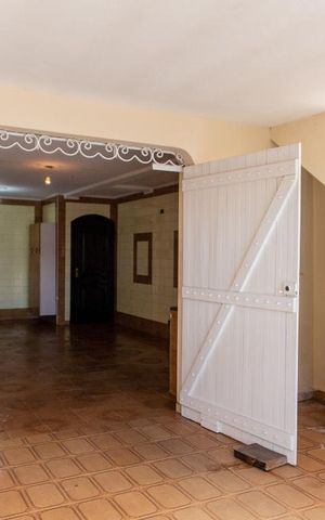 Casa à venda com 220m², 5 quartos e 3 vagas Casa à venda com 220m², 5 quartos e 3 vagasGaragem
