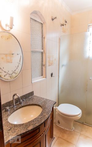 Casa à venda com 220m², 5 quartos e 3 vagas Casa à venda com 220m², 5 quartos e 3 vagasBanheiro 1