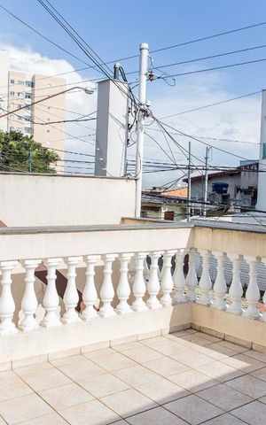 Casa à venda com 220m², 5 quartos e 3 vagas Casa à venda com 220m², 5 quartos e 3 vagasVaranda da Sala