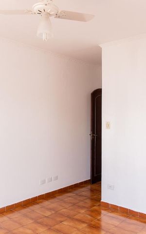 Casa à venda com 220m², 5 quartos e 3 vagas Casa à venda com 220m², 5 quartos e 3 vagasSuíte