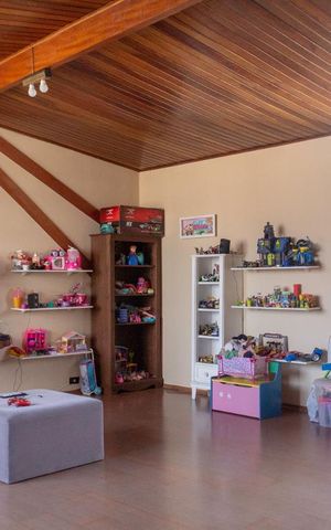 Casa à venda com 180m², 3 quartos e 4 vagasSótão