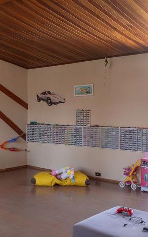 Casa à venda com 180m², 3 quartos e 4 vagasSótão
