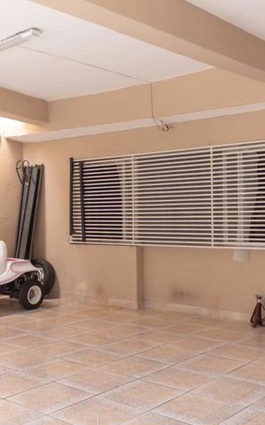 Casa à venda com 180m², 3 quartos e 4 vagasGaragem