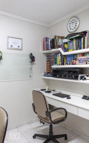 Casa à venda com 180m², 3 quartos e 4 vagasEscritório
