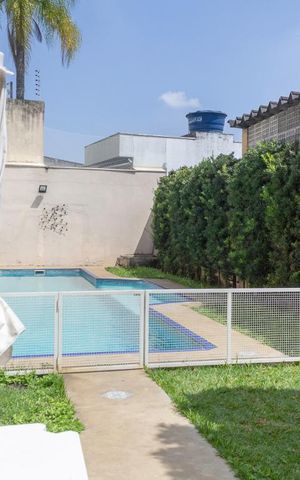 Casa à venda com 180m², 3 quartos e 4 vagasPiscina
