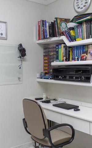 Casa à venda com 180m², 3 quartos e 4 vagasEscritório
