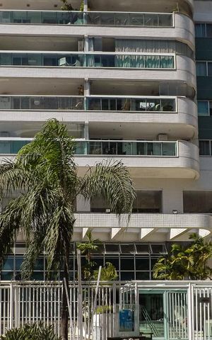 Apartamento à venda com 110m², 4 quartos e 2 vagas Apartamento à venda com 110m², 4 quartos e 2 vagasFachada do Prédio