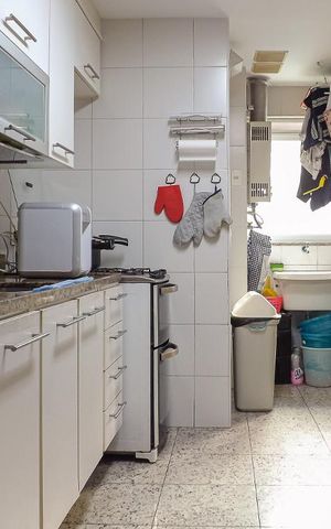 Apartamento à venda com 110m², 4 quartos e 2 vagas Apartamento à venda com 110m², 4 quartos e 2 vagasCozinha e Área de Serviço