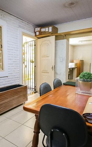 Casa à venda com 90m², 3 quartos e 2 vagas Casa à venda com 90m², 3 quartos e 2 vagasSala