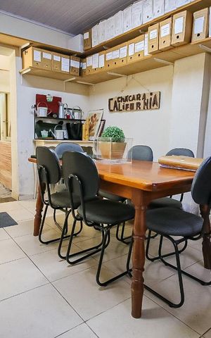 Casa à venda com 90m², 3 quartos e 2 vagas Casa à venda com 90m², 3 quartos e 2 vagasSala