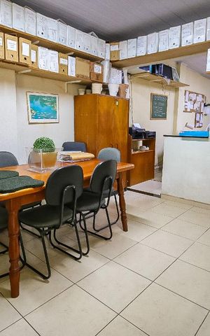 Casa à venda com 90m², 3 quartos e 2 vagas Casa à venda com 90m², 3 quartos e 2 vagasSala