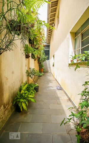 Casa à venda com 90m², 3 quartos e 2 vagas Casa à venda com 90m², 3 quartos e 2 vagasCorredor Externo