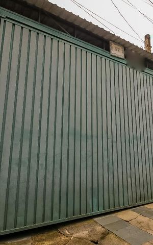 Casa à venda com 90m², 3 quartos e 2 vagas Casa à venda com 90m², 3 quartos e 2 vagasFachada