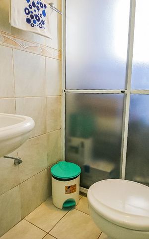 Casa à venda com 90m², 3 quartos e 2 vagas Casa à venda com 90m², 3 quartos e 2 vagasBanheiro