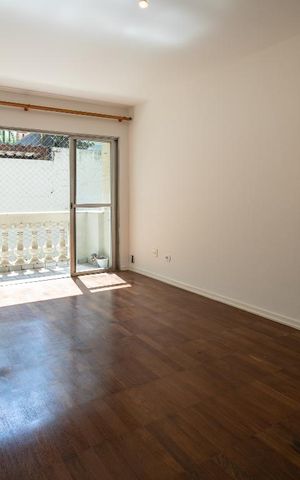 Apartamento para alugar com 140m², 3 quartos e 1 vaga Apartamento para alugar com 140m², 3 quartos e 1 vagaSala