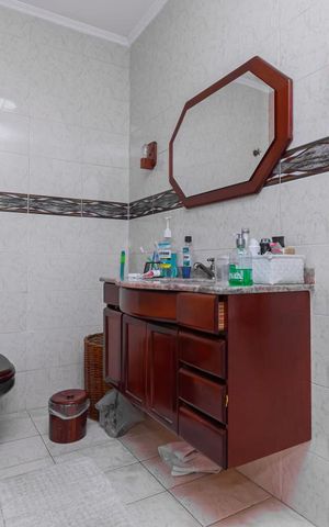 Casa à venda com 200m², 3 quartos e 3 vagas Casa à venda com 200m², 3 quartos e 3 vagasBanheiro da Suíte