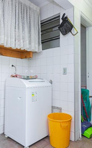 Casa à venda com 200m², 3 quartos e 3 vagas Casa à venda com 200m², 3 quartos e 3 vagasÁrea de Serviço