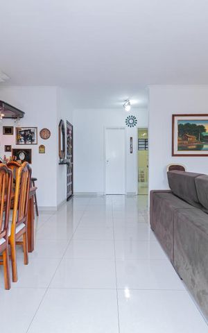 Casa à venda com 200m², 3 quartos e 3 vagas Casa à venda com 200m², 3 quartos e 3 vagasSala