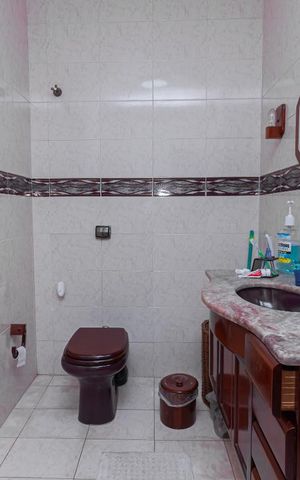 Casa à venda com 200m², 3 quartos e 3 vagas Casa à venda com 200m², 3 quartos e 3 vagasBanheiro da Suíte