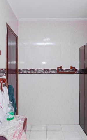 Casa à venda com 200m², 3 quartos e 3 vagas Casa à venda com 200m², 3 quartos e 3 vagasBanheiro da Suíte