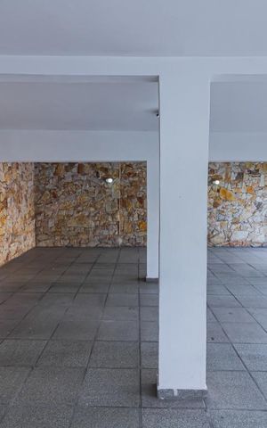 Casa à venda com 200m², 3 quartos e 3 vagas Casa à venda com 200m², 3 quartos e 3 vagasGaragem