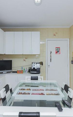 Casa à venda com 200m², 3 quartos e 3 vagas Casa à venda com 200m², 3 quartos e 3 vagasCozinha