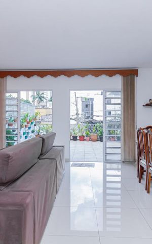 Casa à venda com 200m², 3 quartos e 3 vagas Casa à venda com 200m², 3 quartos e 3 vagasSala