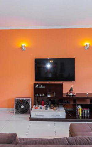Casa à venda com 200m², 3 quartos e 3 vagas Casa à venda com 200m², 3 quartos e 3 vagasSala