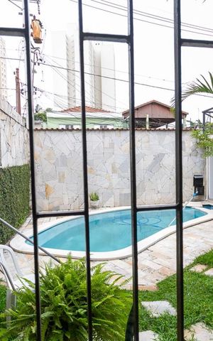 Casa à venda com 260m², 4 quartos e 3 vagasVista