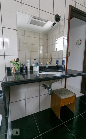Casa à venda com 260m², 4 quartos e 3 vagasBanheiro da suíte