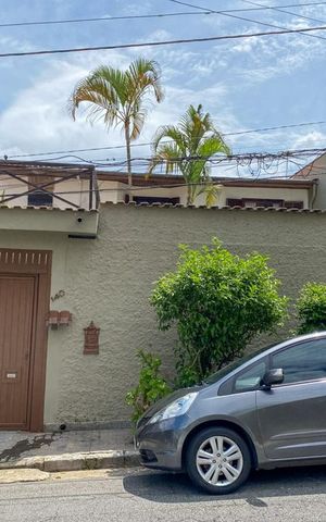 Casa à venda com 260m², 4 quartos e 3 vagasFachada