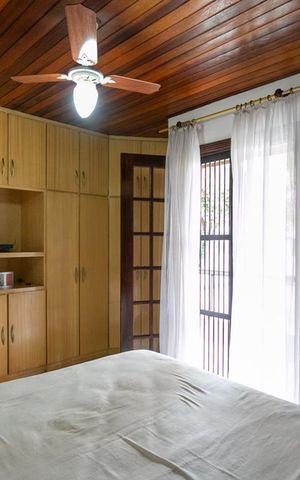 Casa à venda com 260m², 4 quartos e 3 vagasSuíte