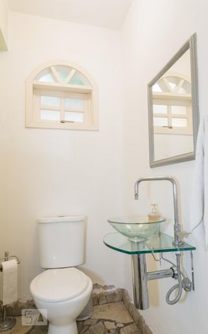 Casa para alugar com 320m², 4 quartos e 2 vagasLavabo 