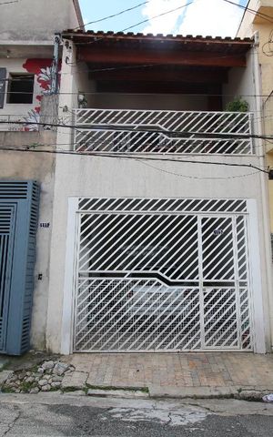 Casa à venda com 105m², 3 quartos e 1 vaga Casa à venda com 105m², 3 quartos e 1 vagaFachada