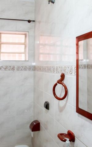 Casa à venda com 203m², 5 quartos e 2 vagas Casa à venda com 203m², 5 quartos e 2 vagasBanheiro 2