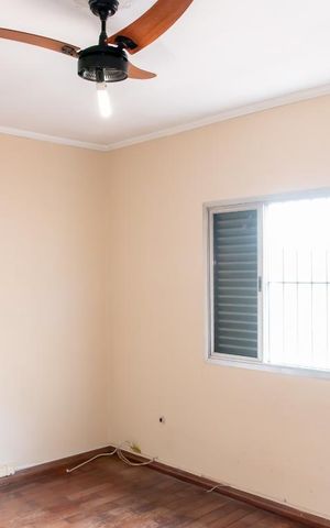 Casa à venda com 203m², 5 quartos e 2 vagas Casa à venda com 203m², 5 quartos e 2 vagasQuarto 1